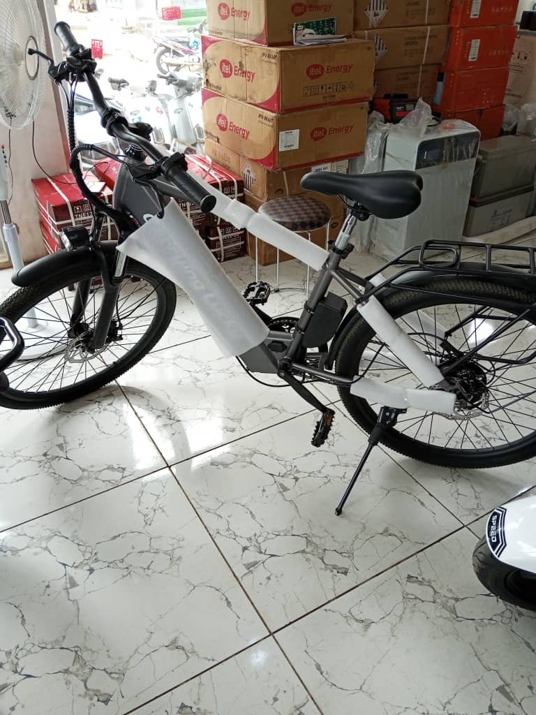 Electric Scooter Bicycle E-Bike with Pedals & Basket Long Range Commuter Rechargeable Electric Commuter Bike (E-Bike) Electric Bike For Adult High-Performance Motor - Black